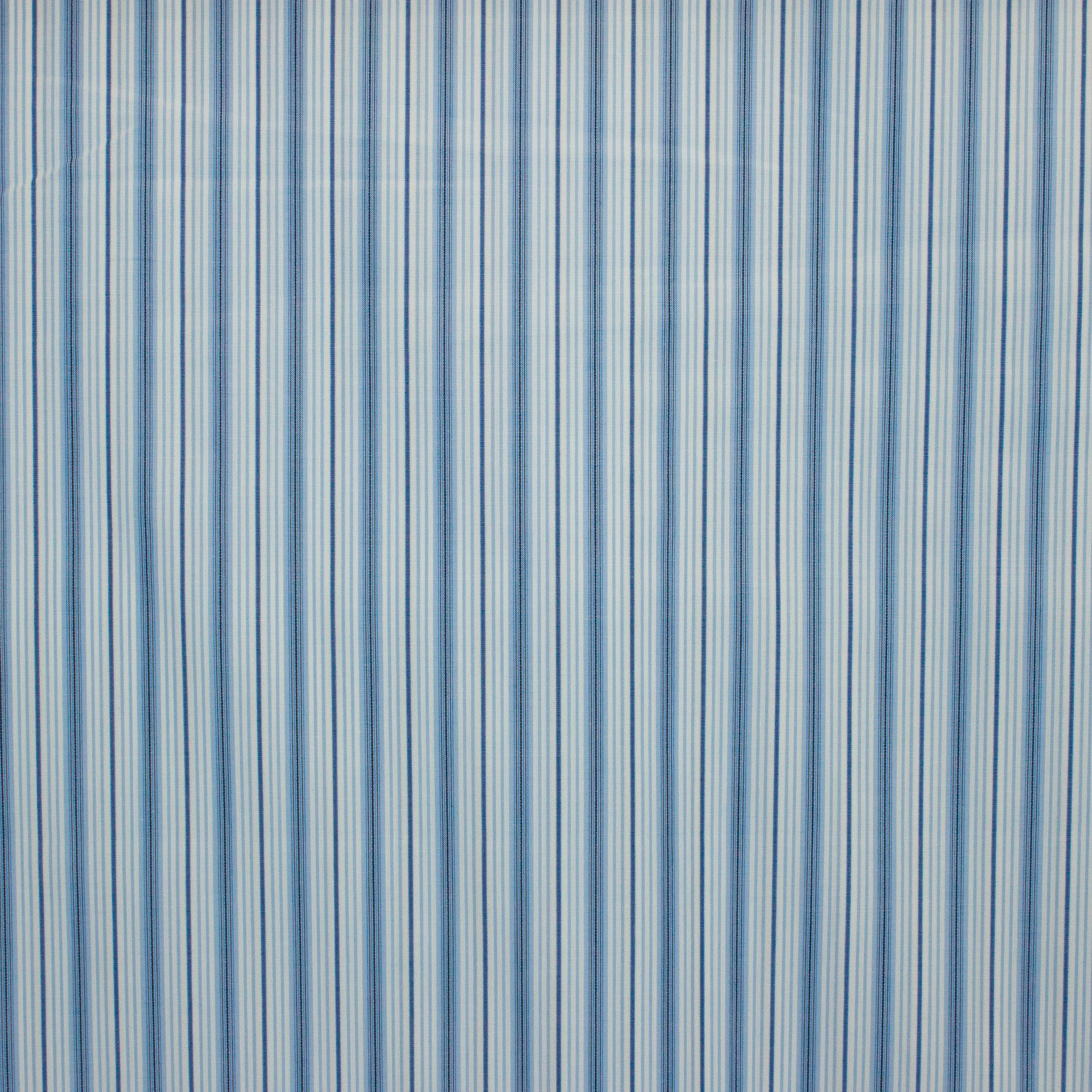 katoen wit met fijne blauwe lijnen